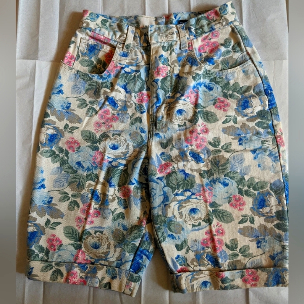 90s Vintage Gitano Denim Flower Patterned Shorts